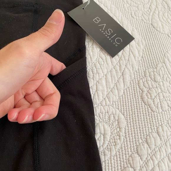 Basic Apparel Co | Buttersoft Leggings with Pockets | Small | Black - Picture 5 of 6